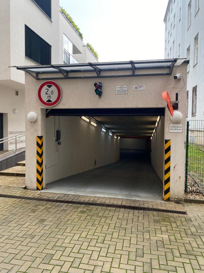 The Elite Suite II Downtown Ac & Garage Parking Pressburg Exterior foto