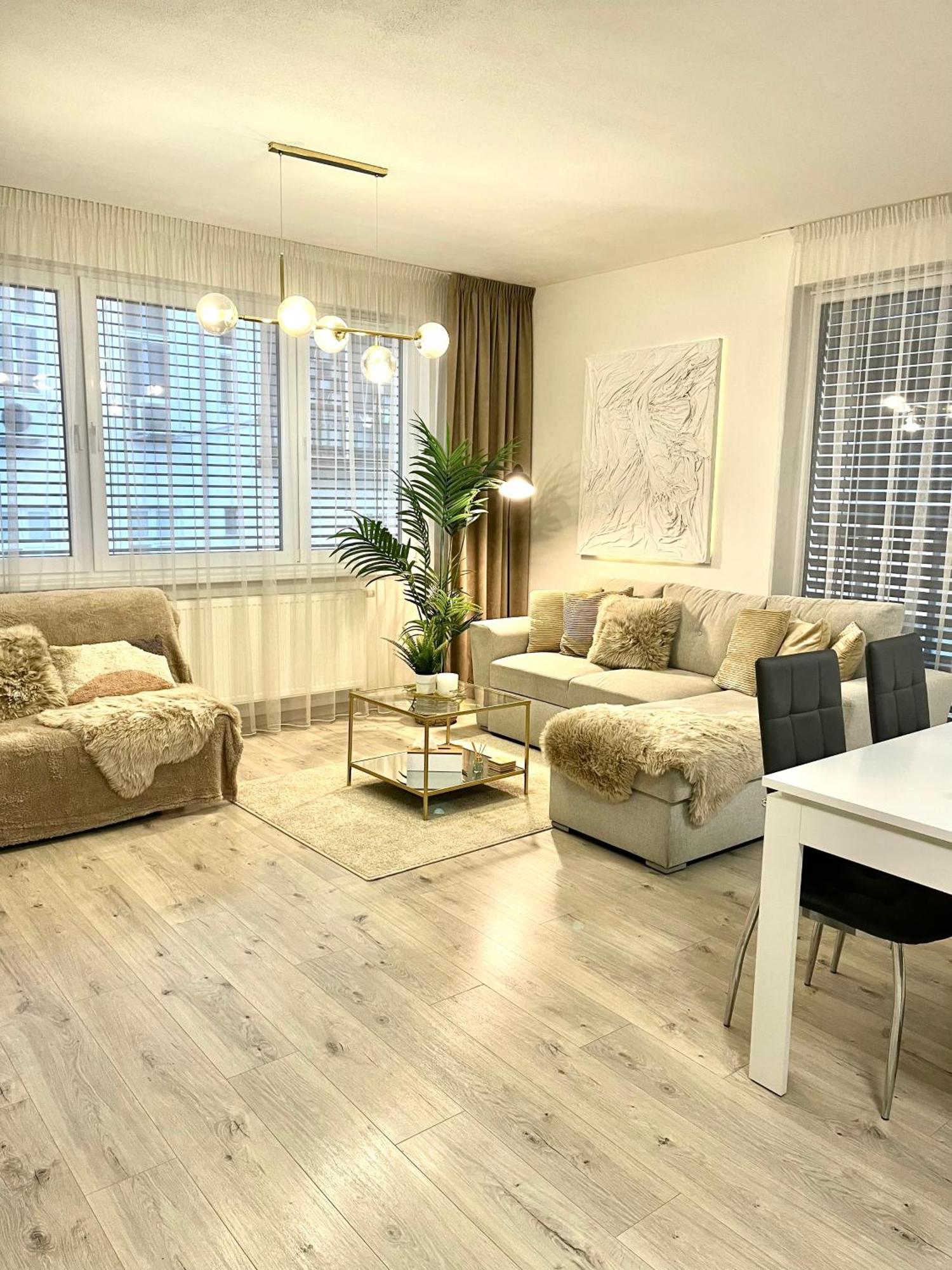 The Elite Suite II Downtown Ac & Garage Parking Pressburg Exterior foto
