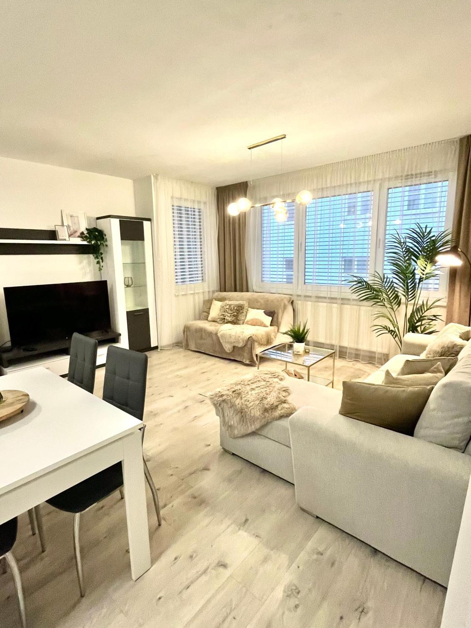 The Elite Suite II Downtown Ac & Garage Parking Pressburg Exterior foto